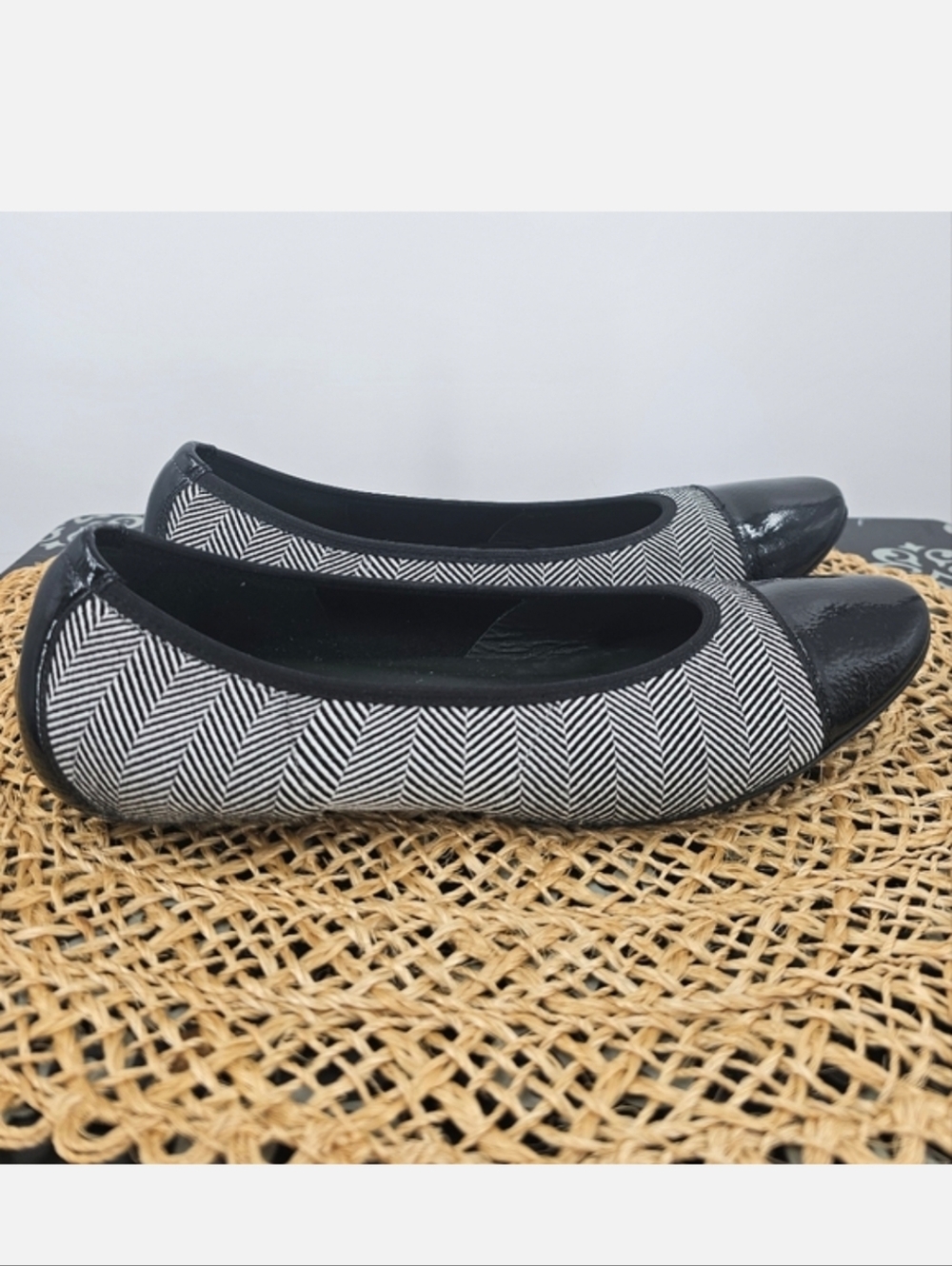 Donald J Pliner Black Flats Size 9.5